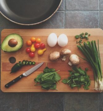 avocado, tomatoes, eggs, mushrooms, spring onions, and leaves